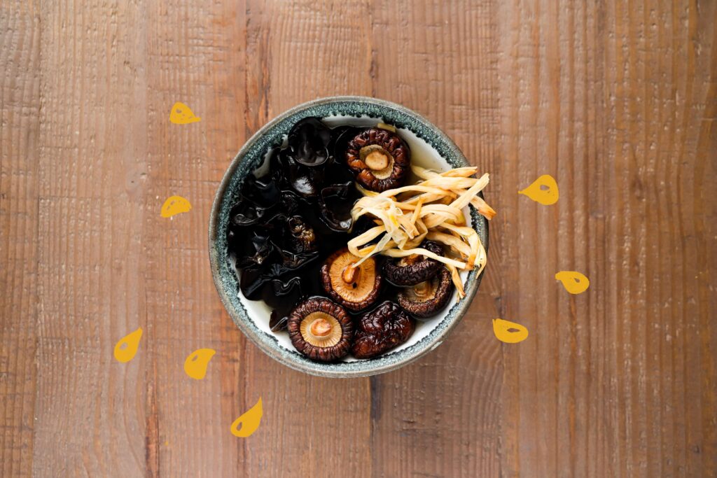 hydrated shittake mushroom, day lily, and wood ear mushrooms